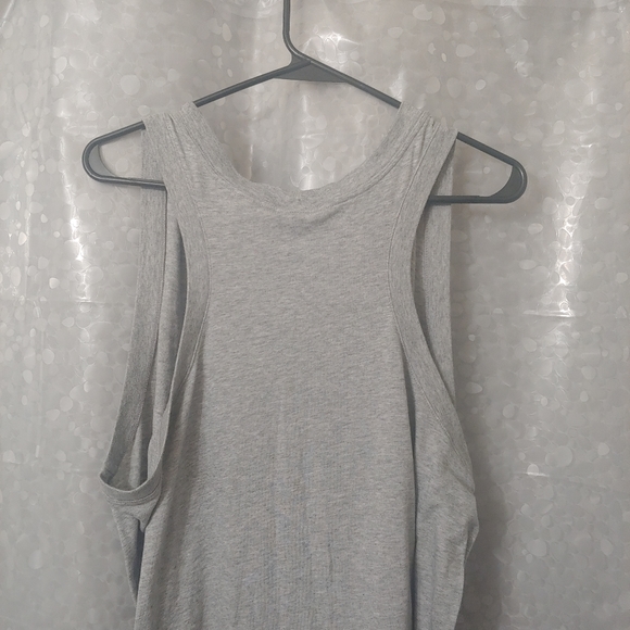 Workout tank top - Picture 2 of 3